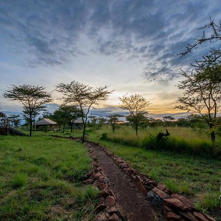 Serengeti Kifaru Tented Lodge Mugumu Eksteriør bilde